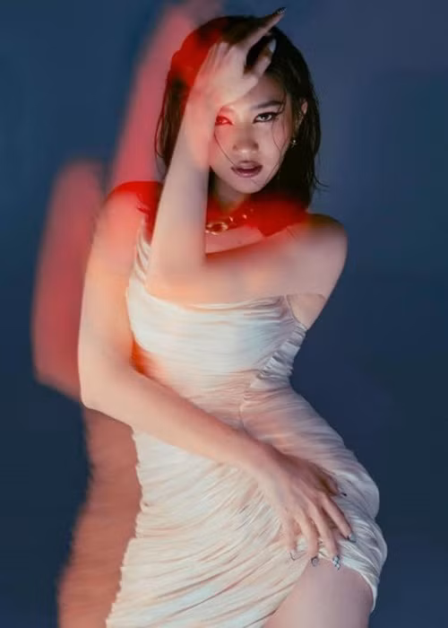 Thuy Ngan va nhung lan khoe duong cong nuot na-Hinh-6
