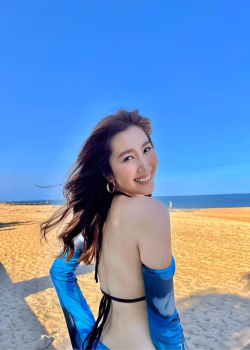 Thuy Ngan va nhung lan khoe duong cong nuot na-Hinh-12