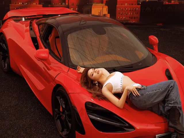 Ly Nha Ky tung anh goi cam ben sieu xe-Hinh-3