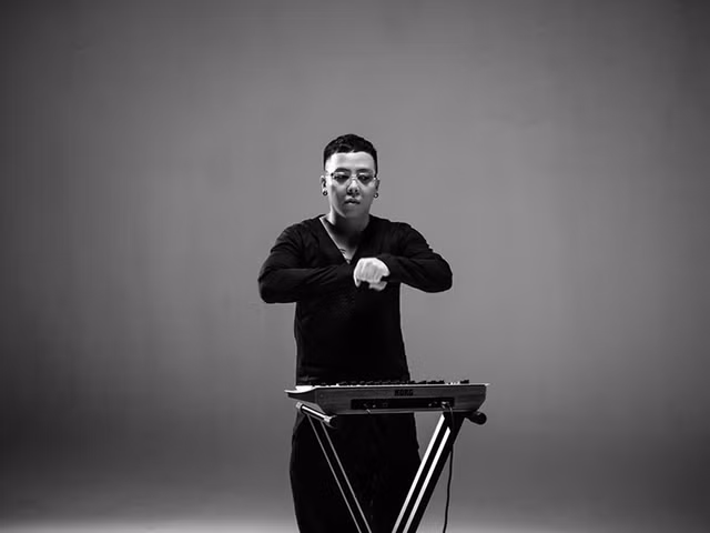 Điểm thu hút của Hoàng Touliver khiến Tóc Tiên yêu say mê - Hình 11 Diem thu hut cua Hoang Touliver khien Toc Tien yeu say me-Hinh-11