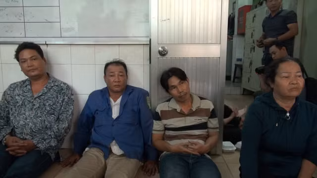 Vay bat nhom nguoi to chuc trom tai san trong benh vien o Sai Gon-Hinh-2
