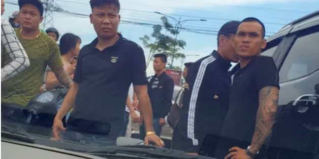 Hang tram giang ho xam tro bao vay xe cho cong an dien ra nhu the nao?-Hinh-10