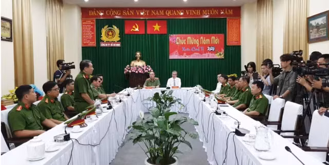 Đối tượng đốt nhà ở quận 9 làm 5 người chết dùng nhiều chiêu qua mắt công an - Hình 2 Doi tuong dot nha o quan 9 lam 5 nguoi chet dung nhieu chieu qua mat cong an-Hinh-2