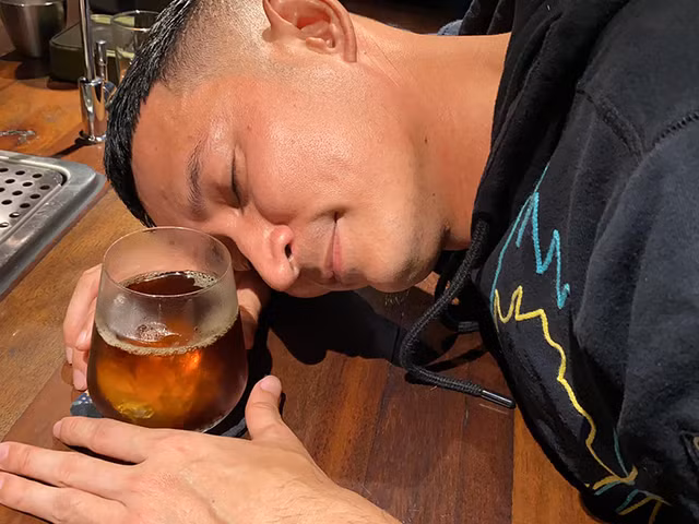Ca sĩ Đàm Vĩnh Hưng tặng quà đặc biệt cho cầu thủ Quang Hải - Hình 10 Ca si Dam Vinh Hung tang qua dac biet cho cau thu Quang Hai-Hinh-10