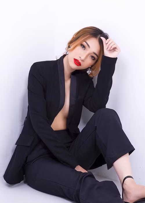Vẻ gợi cảm khó rời mắt của hotgirl từng yêu Kin Nguyễn 1 tháng - Hình 8 Ve goi cam kho roi mat cua hotgirl tung yeu Kin Nguyen 1 thang-Hinh-8