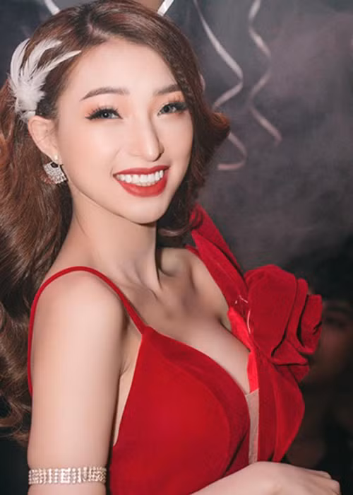 Vẻ gợi cảm khó rời mắt của hotgirl từng yêu Kin Nguyễn 1 tháng Ve goi cam kho roi mat cua hotgirl tung yeu Kin Nguyen 1 thang