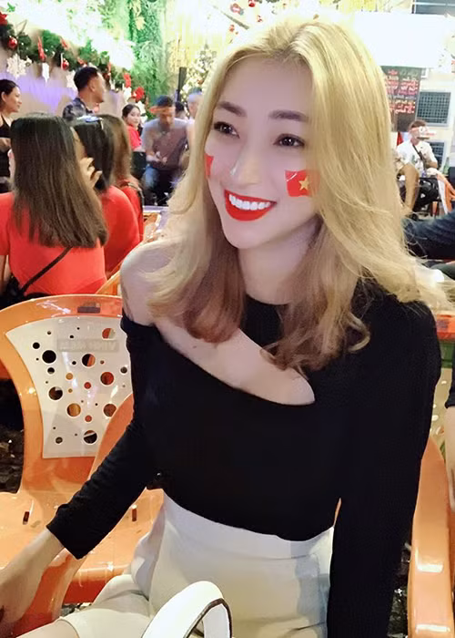 Vẻ gợi cảm khó rời mắt của hotgirl từng yêu Kin Nguyễn 1 tháng - Hình 12 Ve goi cam kho roi mat cua hotgirl tung yeu Kin Nguyen 1 thang-Hinh-12