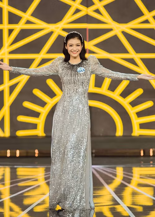 Nhan sắc á hậu 1 Miss World Việt Nam bị chê - Hình 4 Nhan sac a hau 1 Miss World Viet Nam bi che-Hinh-4