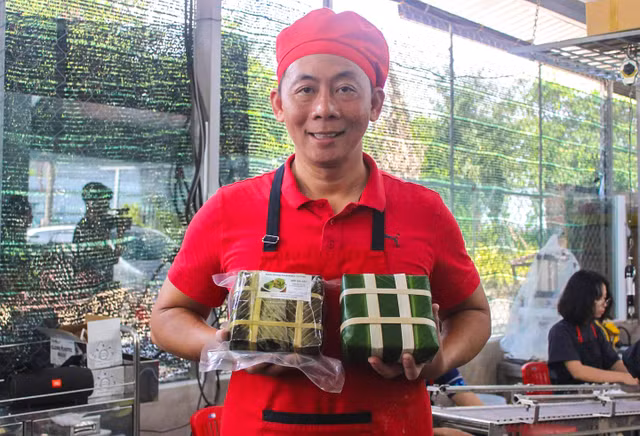 Độc đáo máy gói bánh chưng tự động ở Sài Gòn, mỗi phút làm ra một sản phẩm - Hình 12 Doc dao may goi banh chung tu dong o Sai Gon, moi phut lam ra mot san pham-Hinh-12
