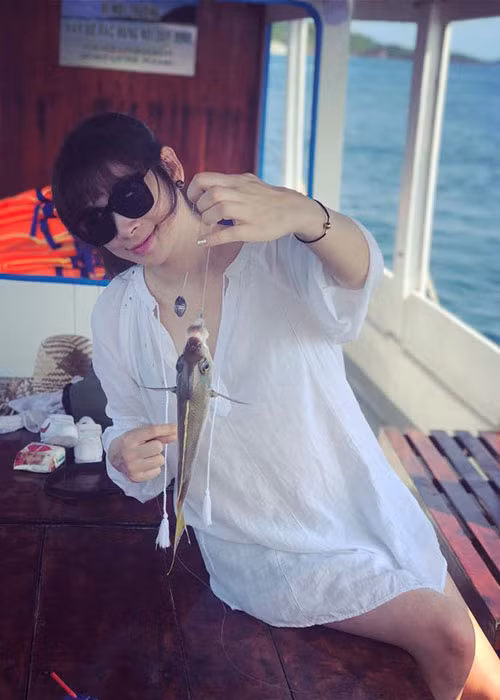 Đường cong “chết người” của vợ BTV Quốc Khánh, MC Anh Tuấn - Hình 3 Duong cong “chet nguoi” cua vo BTV Quoc Khanh, MC Anh Tuan-Hinh-3
