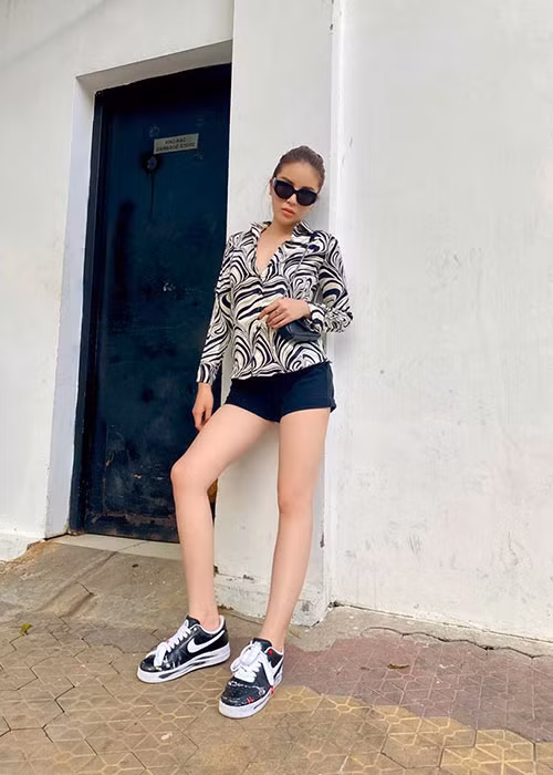 Những lần Hoa hậu Kỳ Duyên 'dậy sóng' dư luận với trang phục hớ hênh - Hình 2 Nhung lan Hoa hau Ky Duyen 'day song' du luan voi trang phuc ho henh-Hinh-2