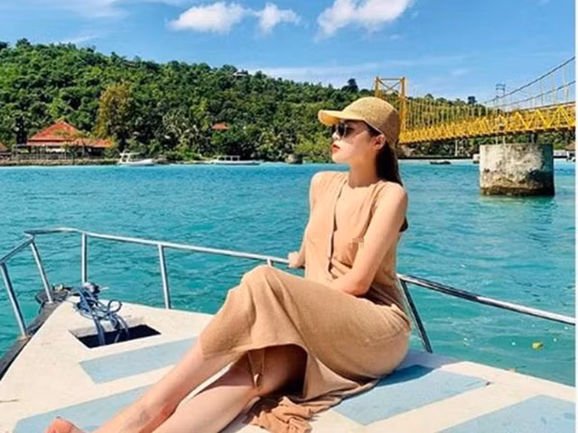 Những lần Hoa hậu Kỳ Duyên 'dậy sóng' dư luận với trang phục hớ hênh - Hình 11 Nhung lan Hoa hau Ky Duyen 'day song' du luan voi trang phuc ho henh-Hinh-11