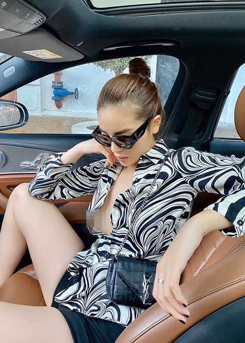 Những lần Hoa hậu Kỳ Duyên 'dậy sóng' dư luận với trang phục hớ hênh Nhung lan Hoa hau Ky Duyen 'day song' du luan voi trang phuc ho henh