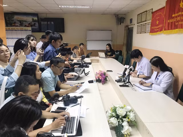 Bệnh nhân mang súng vào phòng cấp cứu tự sát: Từng có ý định nhảy lầu bệnh viện - Hình 2 Benh nhan mang sung vao phong cap cuu tu sat: Tung co y dinh nhay lau benh vien-Hinh-2