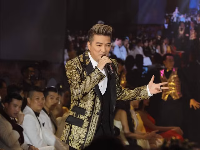 Đàm Vĩnh Hưng tuyên bố ngưng xuất hiện 3 tháng trên toàn lãnh thổ Việt Nam Dam Vinh Hung tuyen bo ngung xuat hien 3 thang tren toan lanh tho Viet Nam