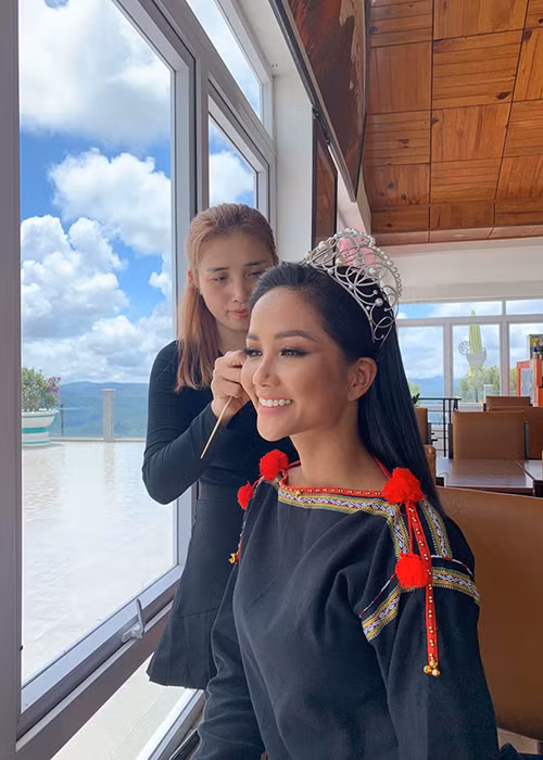 H'hen Nie duoc tang vinh vien vuong mien tri gia gan 3 ty-Hinh-9