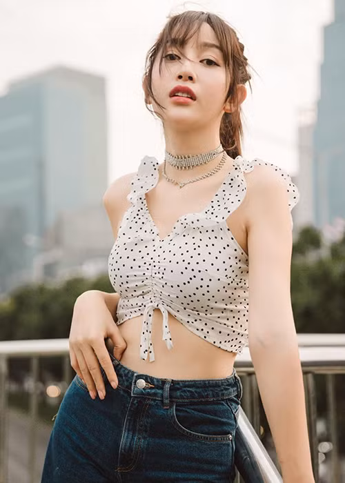 Co gai khien Khac Tiep bo roi Ngoc Trinh co duong cong hut mat the nay-Hinh-11