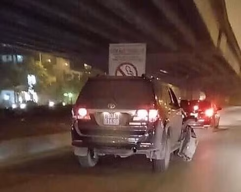 Xe biển xanh gây tai nạn chạy trốn thuộc một đơn vị của Bộ Công an Xe bien xanh gay tai nan chay tron thuoc mot don vi cua Bo Cong an