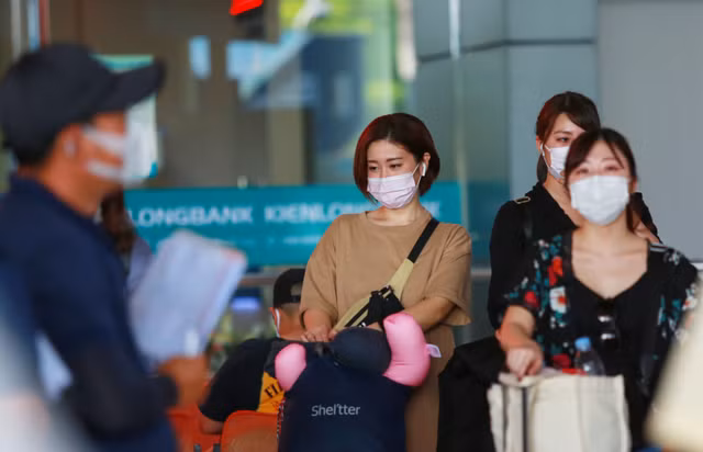 Khách Hàn Quốc vẫn đáp xuống sân bay Tân Sơn Nhất - Hình 12 Khach Han Quoc van dap xuong san bay Tan Son Nhat-Hinh-12
