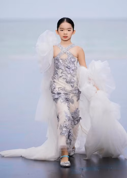 Con gái Xuân Lan xuất thần khi làm mẫu nhí - Hình 13 Con gai Xuan Lan xuat than khi lam mau nhi-Hinh-13