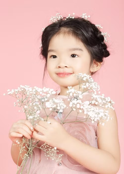 Con gái Xuân Lan xuất thần khi làm mẫu nhí - Hình 4 Con gai Xuan Lan xuat than khi lam mau nhi-Hinh-4