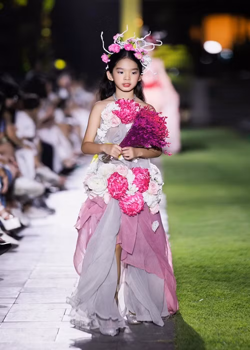 Con gái Xuân Lan xuất thần khi làm mẫu nhí - Hình 11 Con gai Xuan Lan xuat than khi lam mau nhi-Hinh-11
