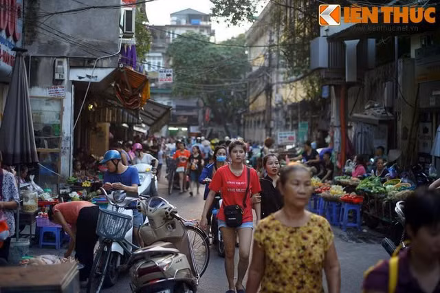 Kỳ lạ nơi 4 khu chợ nằm cạnh nhau độc nhất Hà Nội - Hình 13 Ky la noi 4 khu cho nam canh nhau doc nhat Ha Noi-Hinh-13