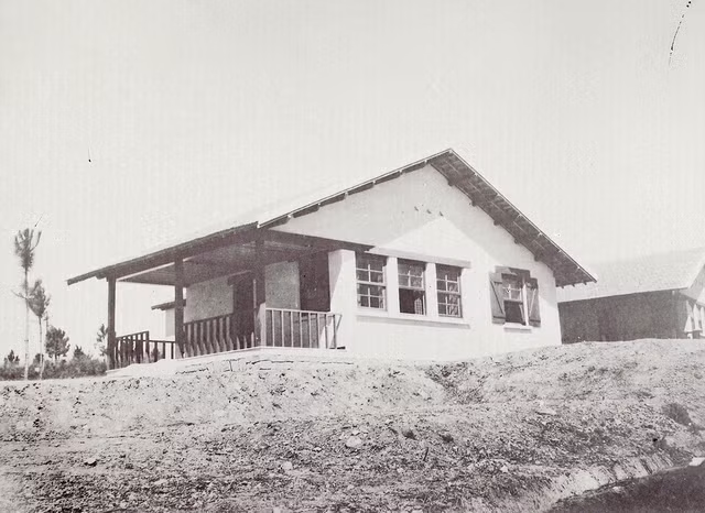 Làng biệt thự Pháp ở Đà Lạt đầu thập niên 1940 bình yên đến lạ - Hình 7 Lang biet thu Phap o Da Lat dau thap nien 1940 binh yen den la-Hinh-7