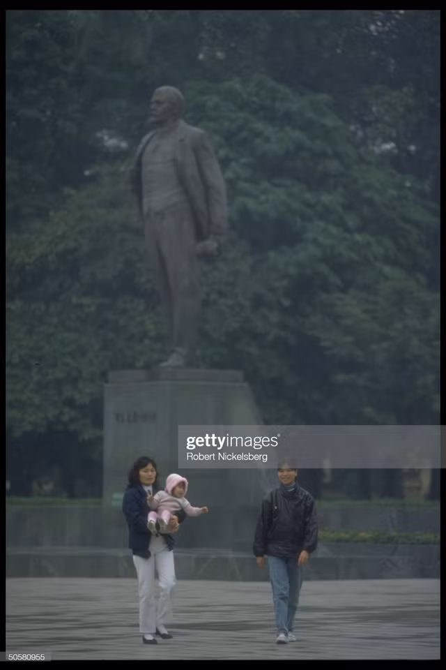 Hà Nội những năm 1986, 1990 dưới góc nhìn cực lạ - Hình 4 Ha Noi nhung nam 1986, 1990 duoi goc nhin cuc la-Hinh-4