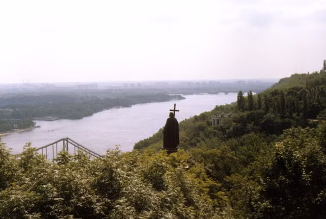 Cuộc sống ở Ukraine năm 1977 qua ảnh hiếm từ phương Tây - Hình 6 Cuoc song o Ukraine nam 1977 qua anh hiem tu phuong Tay-Hinh-6