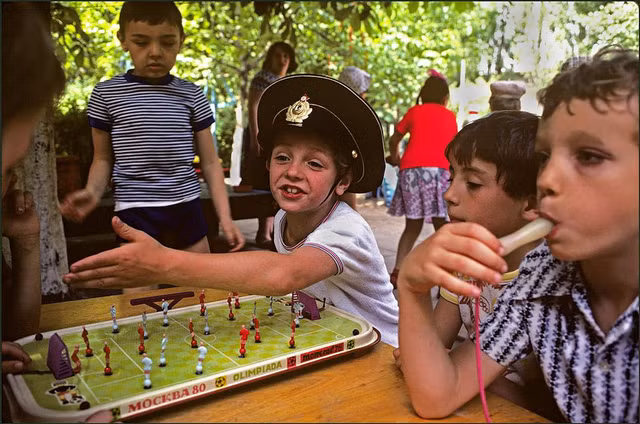 Những khoảnh khắc êm đềm của cư dân Odessa, Ukraine năm 1982 - Hình 7 Nhung khoanh khac em dem cua cu dan Odessa, Ukraine nam 1982-Hinh-7