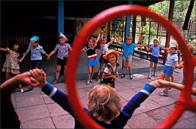 Những khoảnh khắc êm đềm của cư dân Odessa, Ukraine năm 1982 - Hình 2 Nhung khoanh khac em dem cua cu dan Odessa, Ukraine nam 1982-Hinh-2