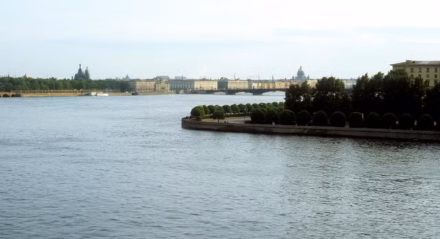 Những hình ảnh về thành phố Leningrad năm 1985 - Hình 2 Nhung hinh anh ve thanh pho Leningrad nam 1985-Hinh-2