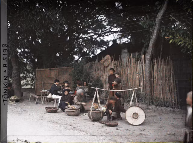 Loạt ảnh khó quên ở ngoại thành Hà Nội đầu thế kỷ 20 - Hình 2 Loat anh kho quen o ngoai thanh Ha Noi dau the ky 20-Hinh-2
