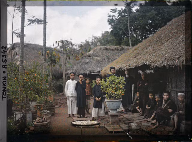 Ảnh màu cực dân dã ở ngoại thành Hà Nội đầu thế kỷ 20 - Hình 3 Anh mau cuc dan da o ngoai thanh Ha Noi dau the ky 20-Hinh-3