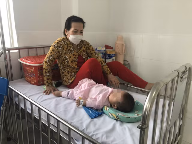 Trẻ sứt môi hở vòm ếch được điều trị và chăm sóc toàn diện tại Bệnh viện Nhi đồng 1 Tre sut moi ho vom ech duoc dieu tri va cham soc toan dien tai Benh vien Nhi dong 1