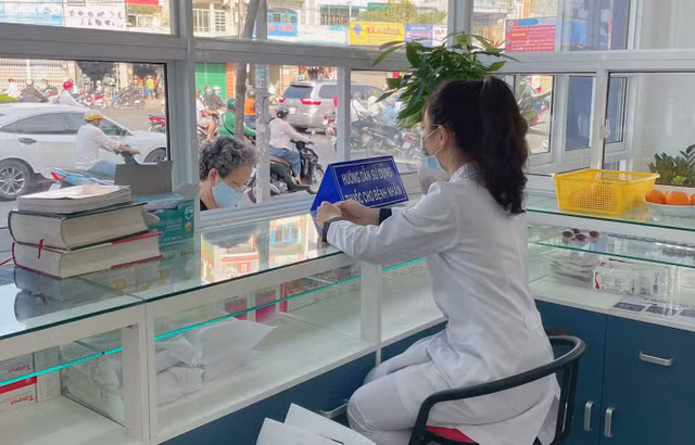 Doanh nghiệp dược nêu loạt khó khăn trong buổi gặp lãnh đạo Sở Y tế TP HCM Doanh nghiep duoc neu loat kho khan trong buoi gap lanh dao So Y te TP HCM