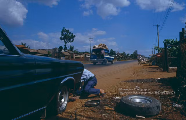 Loat anh ghi lai hanh trinh tu Nha Trang di Hue nam 1993 cua khach Tay