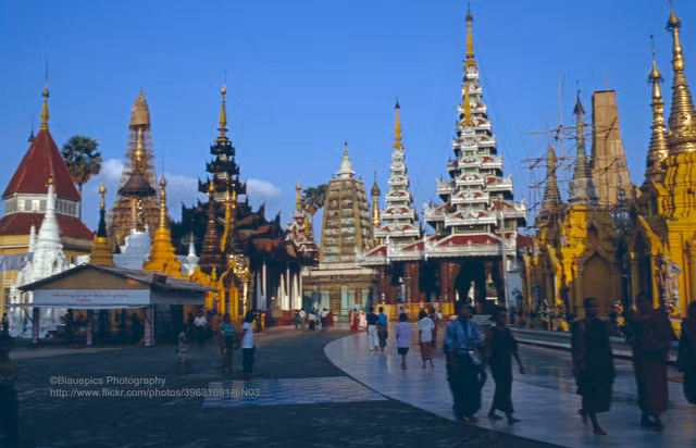 Cuộc sống sôi động ở thủ đô của Myanmar năm 1992 - Hình 11 Cuoc song soi dong o thu do cua Myanmar nam 1992-Hinh-11