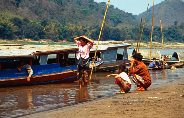 Co do Luang Prabang cua Lao nam 1996 dep co xua-Hinh-13