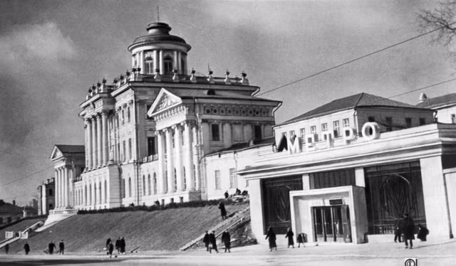 Vẻ tráng lệ của các ga tàu điện ngầm Moscow thuở sơ khai Ve trang le cua cac ga tau dien ngam Moscow thuo so khai
