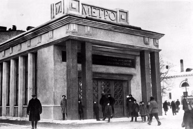 Vẻ tráng lệ của các ga tàu điện ngầm Moscow thuở sơ khai - Hình 11 Ve trang le cua cac ga tau dien ngam Moscow thuo so khai-Hinh-11