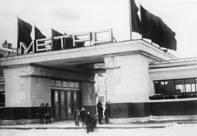 Vẻ tráng lệ của các ga tàu điện ngầm Moscow thuở sơ khai - Hình 2 Ve trang le cua cac ga tau dien ngam Moscow thuo so khai-Hinh-2
