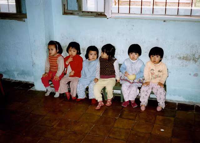 Trẻ em Hà Nội thời hậu bao cấp cực khó quên - Hình 8 Tre em Ha Noi thoi hau bao cap cuc kho quen-Hinh-8