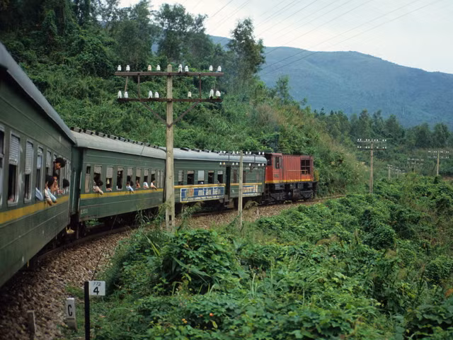 Việt Nam năm 1989 cực thú vị qua loạt ảnh quý - Hình 7 Viet Nam nam 1989 cuc thu vi qua loat anh quy-Hinh-7