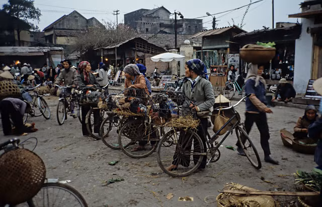 Việt Nam năm 1989 cực thú vị qua loạt ảnh quý - Hình 9 Viet Nam nam 1989 cuc thu vi qua loat anh quy-Hinh-9