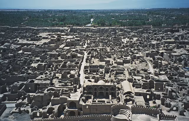 Loạt ảnh sinh động về cuộc sống muôn màu ở Iran năm 1996 - Hình 20 Loat anh sinh dong ve cuoc song muon mau o Iran nam 1996-Hinh-20