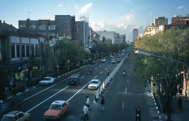 Loạt ảnh sinh động về cuộc sống muôn màu ở Iran năm 1996 Loat anh sinh dong ve cuoc song muon mau o Iran nam 1996