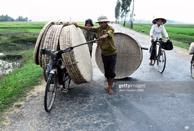 Cuộc sống thân thương ở nông thôn Việt Nam đầu thập niên 1990 - Hình 5 Cuoc song than thuong o nong thon Viet Nam dau thap nien 1990-Hinh-5