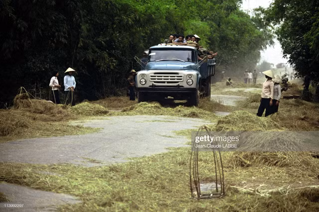Cuộc sống thân thương ở nông thôn Việt Nam đầu thập niên 1990 - Hình 7 Cuoc song than thuong o nong thon Viet Nam dau thap nien 1990-Hinh-7